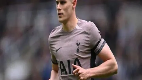 阿门领衔大胜马刺，三人合砍65分，申京心情复杂，史密斯遭遇挑战